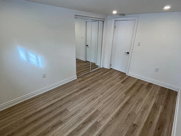 54 Riverdale Dr #LOWER — Photo 10