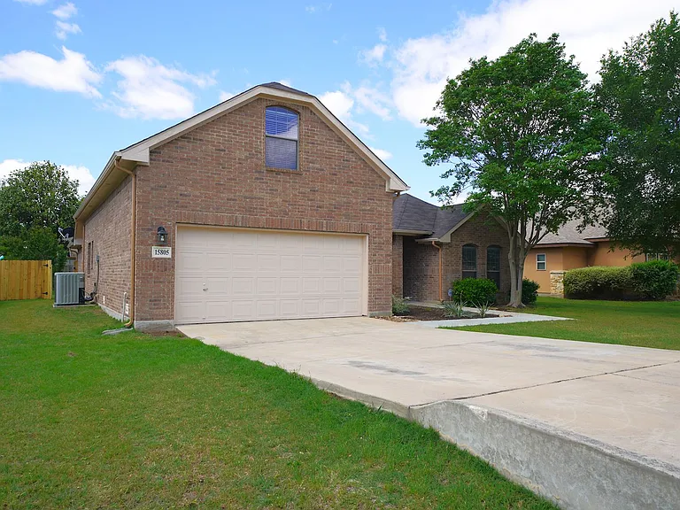 15805 Fair Ln — Photo 3