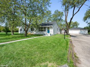 3210 Thornberry Dr, Glenview, IL 60025