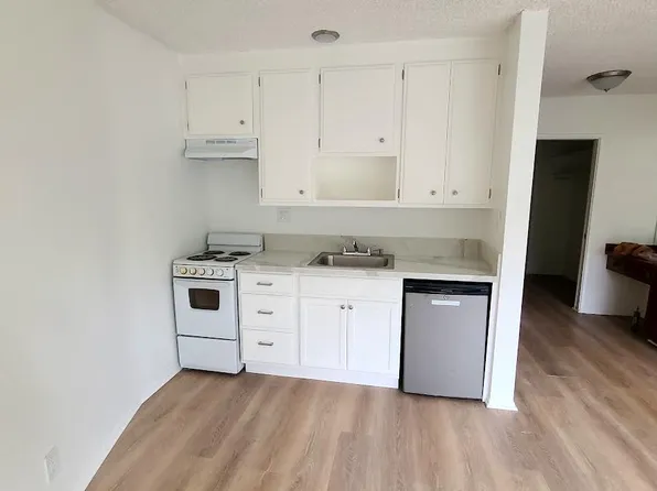 5555 W 8th St #102, Los Angeles, CA 90036