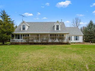 2905 E Bacon Rd, Hillsdale, MI 49242