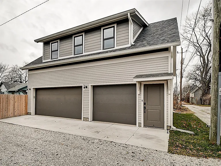 1220 E 9th St — Photo 23