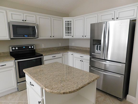 4th image of 967 Vaughn Way