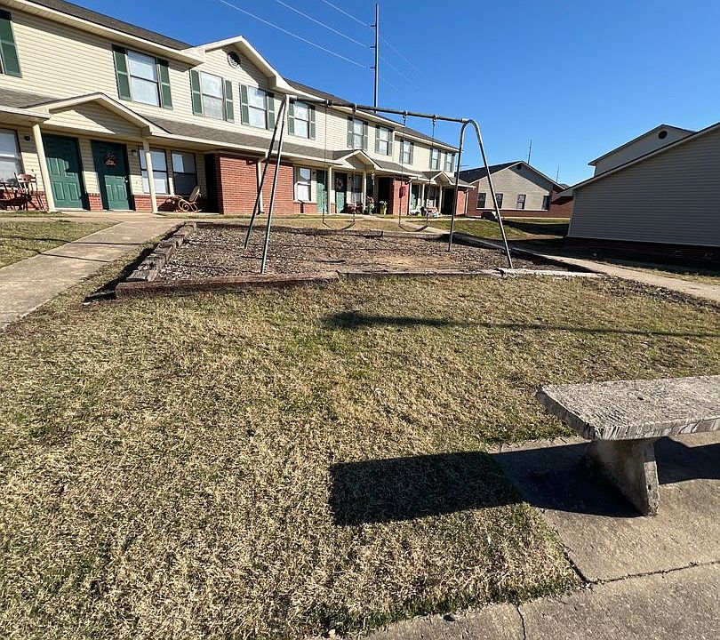 1st image of 4301 Yorkshire Dr #33