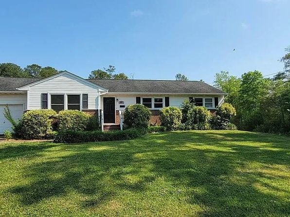 49 Church St, Poquoson, VA 23662
