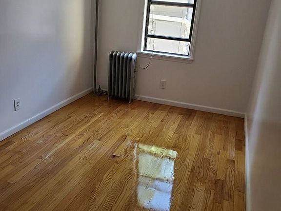 4th image of 32-60 31st St #1B