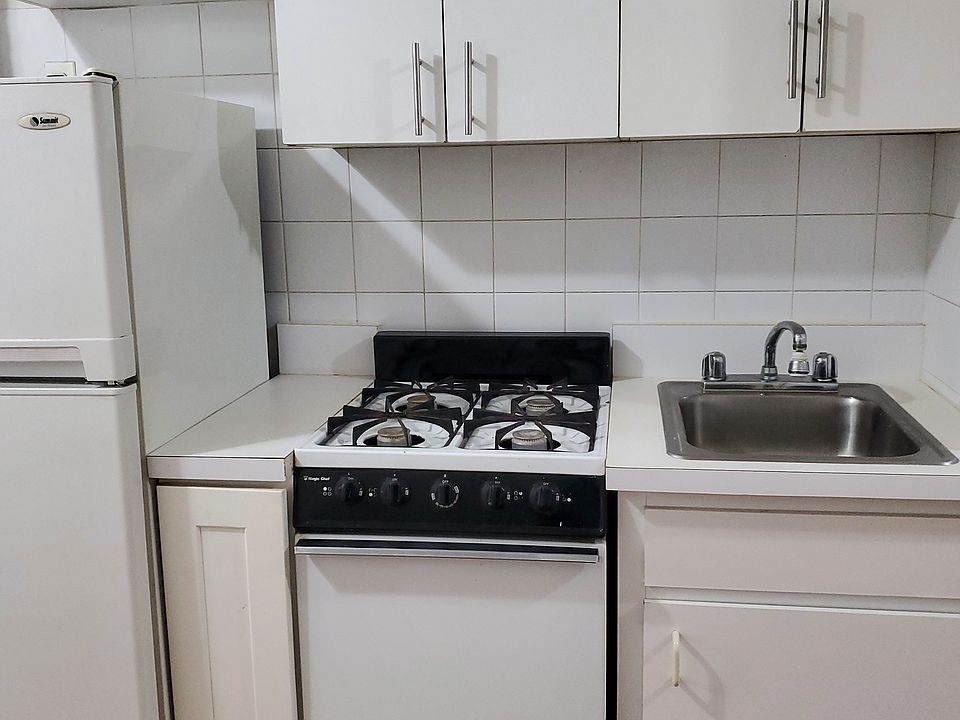 2nd image of 316 E 6th St APT 13