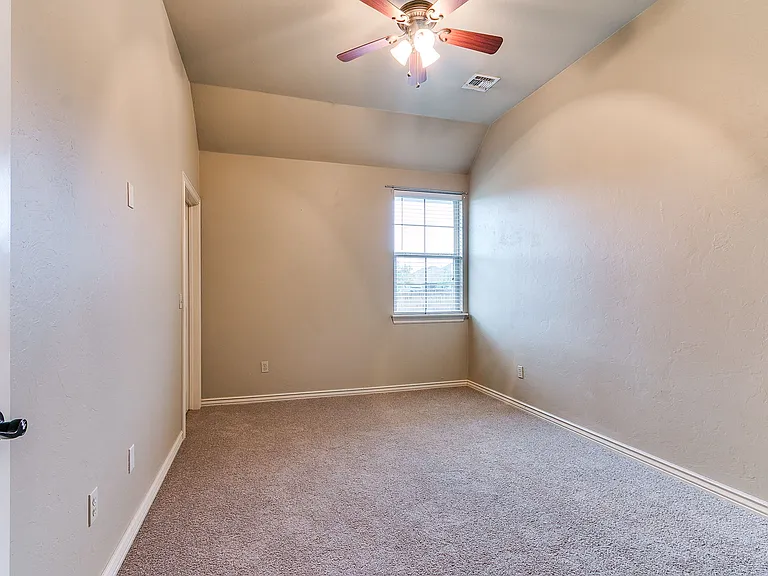19132 Summer Grove Ave — Photo 10