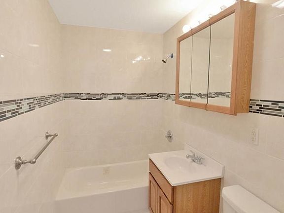 3rd image of 14148 84th Dr APT 1A