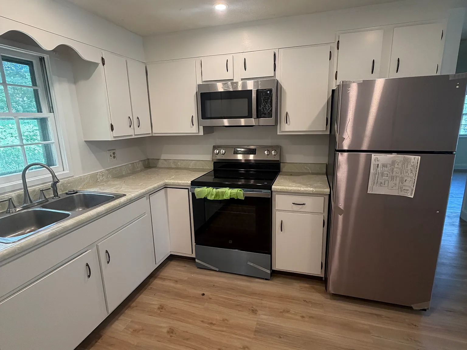 2 bed, 936 sqft, $1,950 — Photo 2