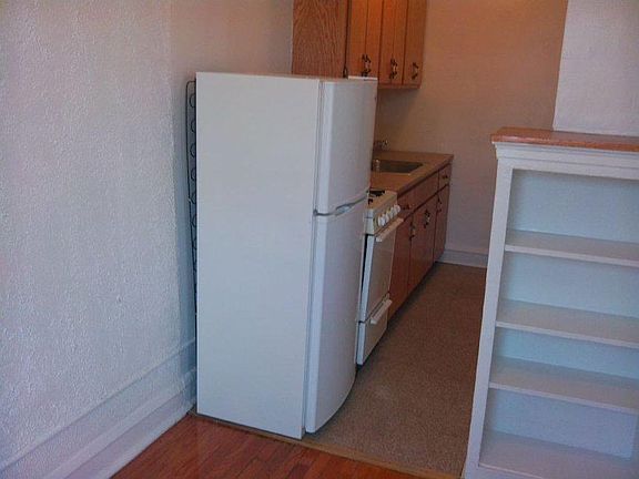 3rd image of 2445 E 72nd St APT 402