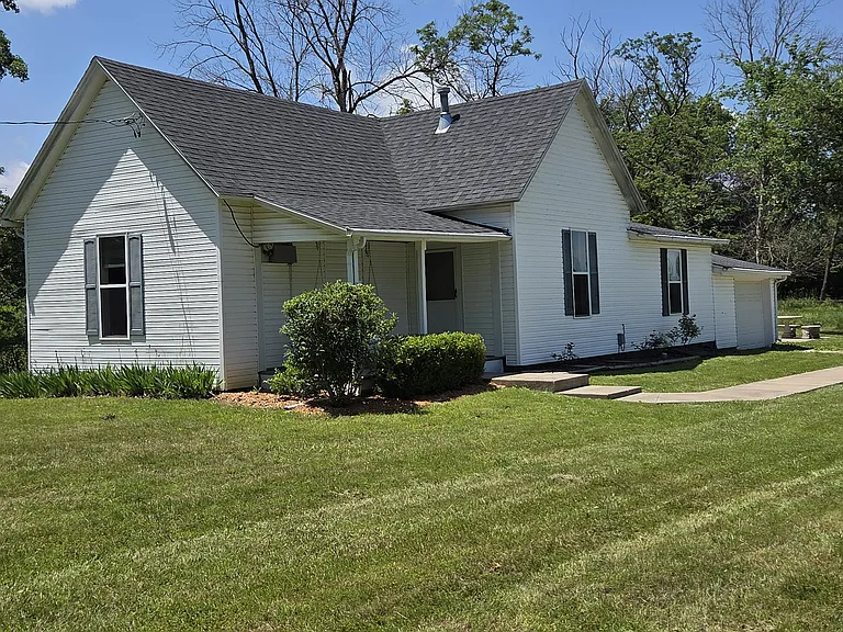1611 N Dozier Station Rd — Photo 3