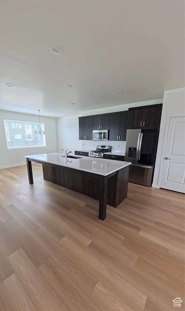 Lakeshore Landing - 4 Bedroom Townhome — Photo 2