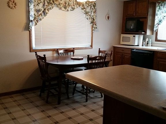 5th image of 1109 Waushara Dr