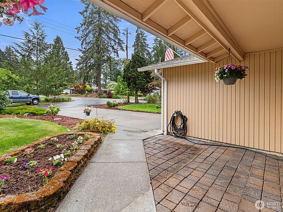4th image of 1703 Oxbow Street NE