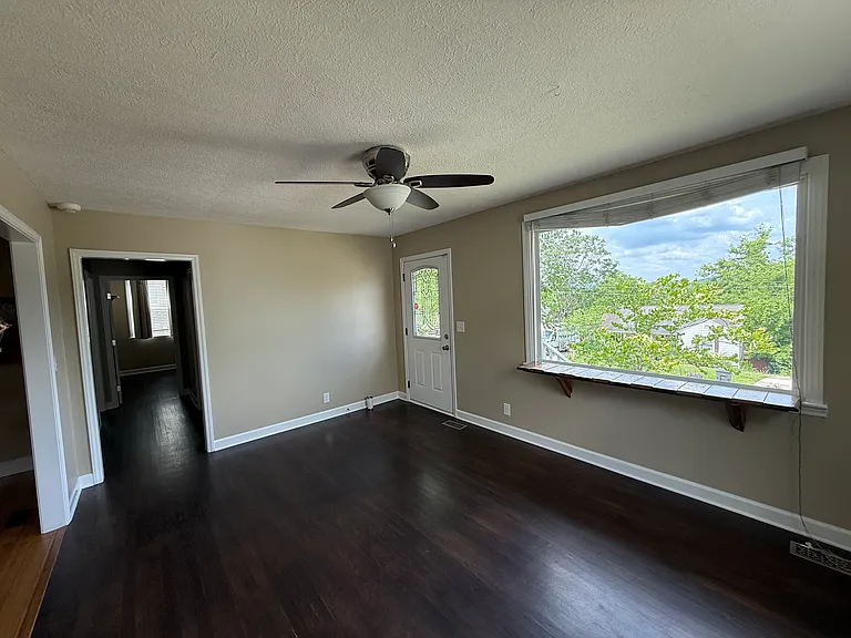204 Sentinel Dr — Photo 4