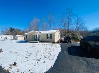 66 Pleasant View Dr, Manchester, KY 40962