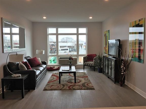 3rd image of 18 Cliveden St Unit 405W