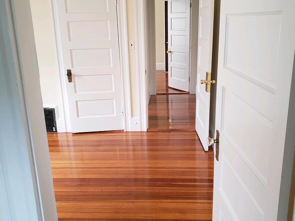 2nd image of 115-117 Paradise Rd #2