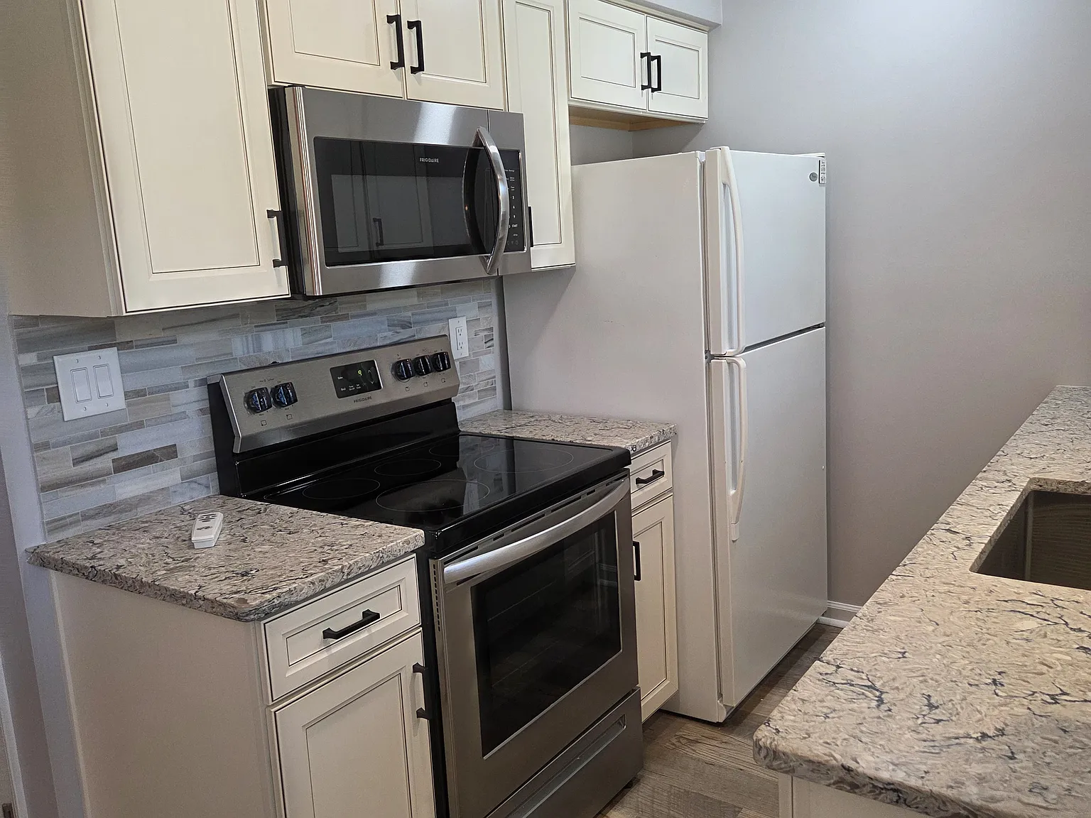 1 bed, 796 sqft, $1,600 — Photo 3