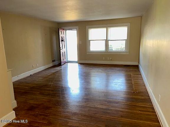 3rd image of 1713 Treemont Drive