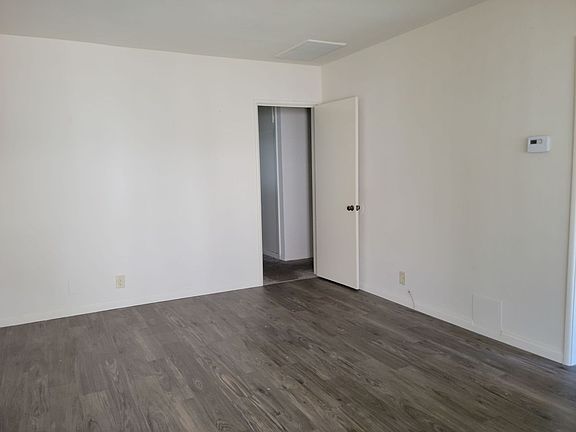 4th image of 619 S Grevillea Ave #3