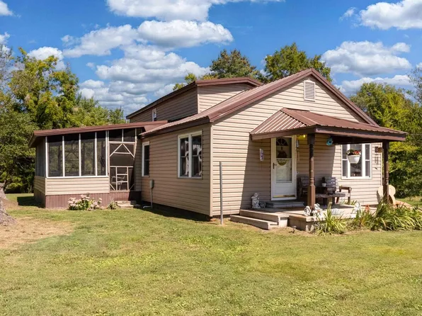 4693 State Route 14, Mc Leansboro, IL 62859