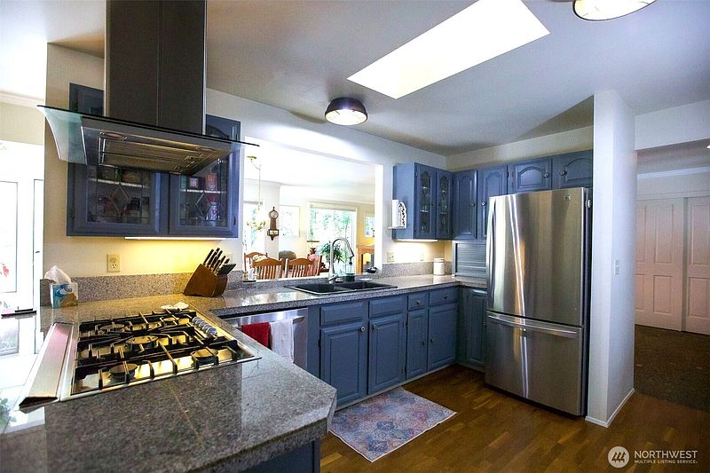 3rd image of 142 Vista Way