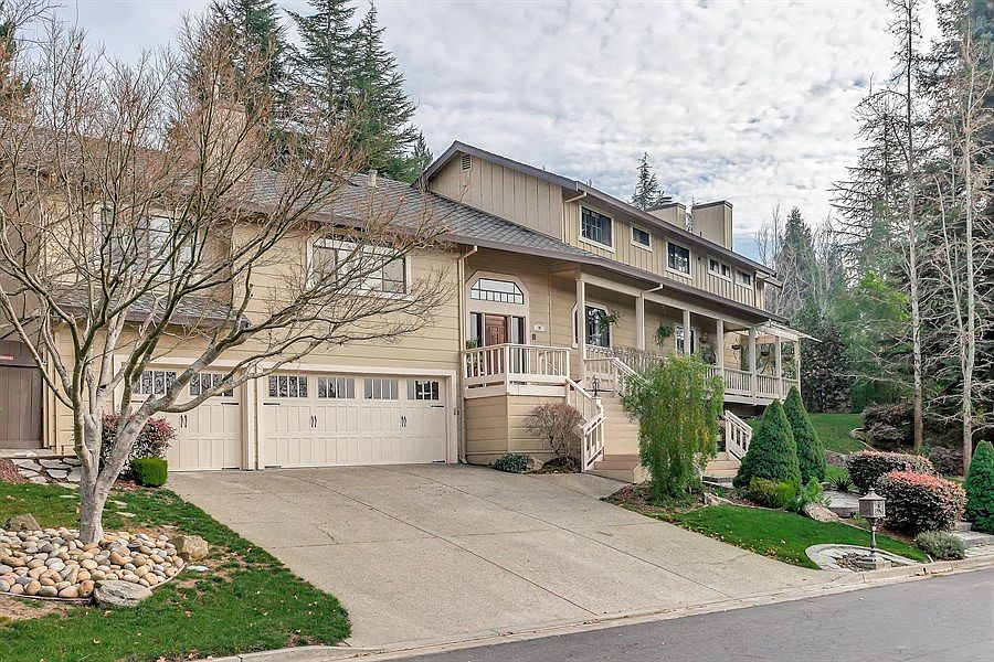 2nd image of 10 Magee Ct