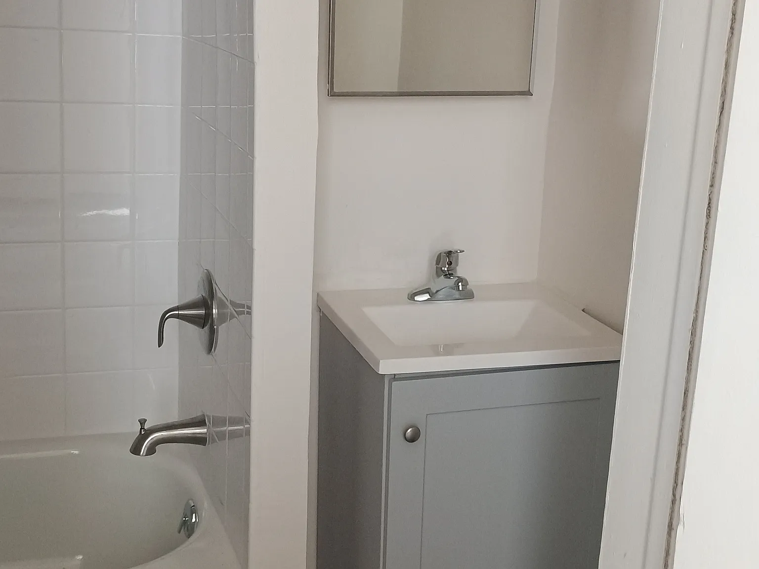3 bed, 2500 sqft, $2,900 — Photo 3