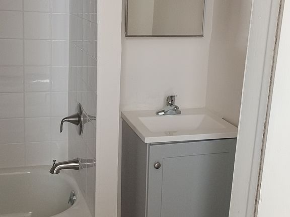 3rd image of 133 44th St APT 3