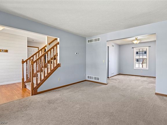 3rd image of 450 Song Bird St