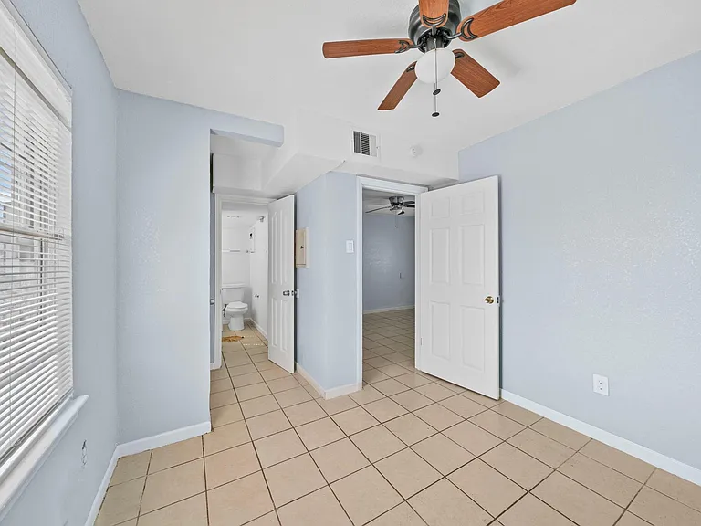 904 Beverly Ave #C — Photo 6