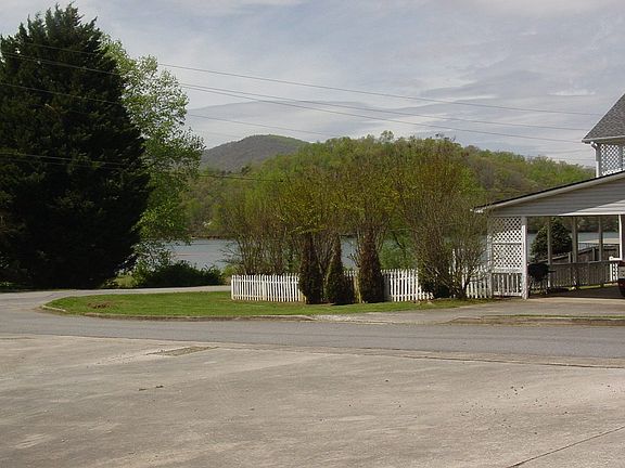 2nd image of 600D Waterview Dr