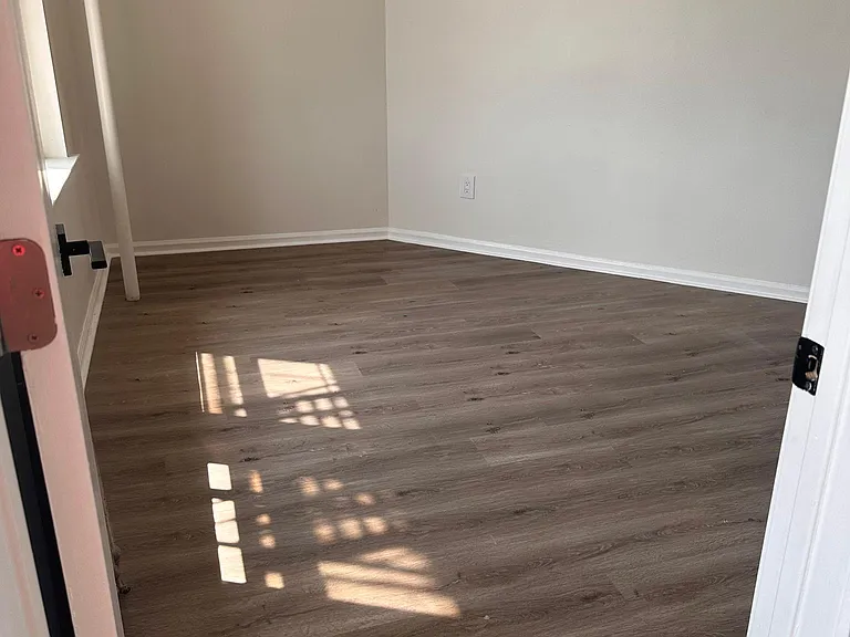 1156 E Broad St #4 — Photo 4
