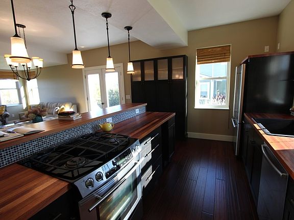 3rd image of 1679 Pergola Ave