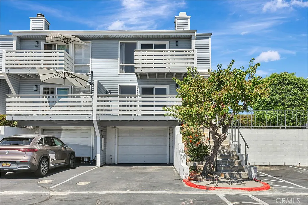 3 bed, 2.5 bath, 1488 sqft, $5,000 — Photo 1