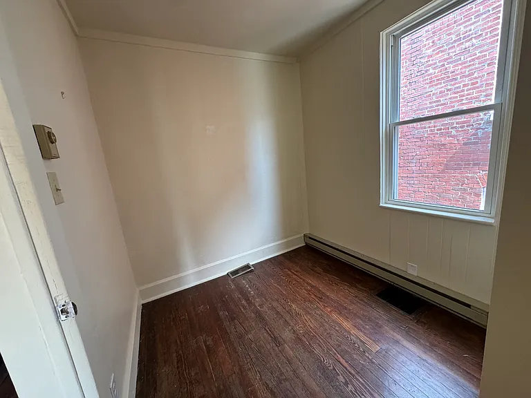 206 Pear St — Photo 2