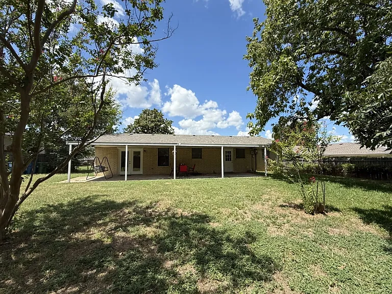 109 Redbud Cir — Photo 31