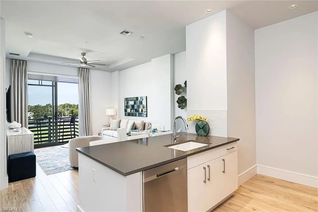 1 bed, 1.0 bath, 691 sqft, $12,600 — Photo 3