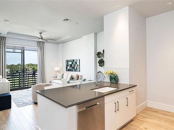 3rd image of 101 8th St S #308