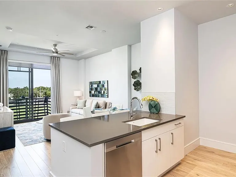 101 8th St S #308 — Photo 3