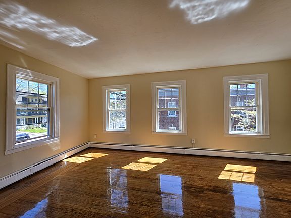 5th image of 206 Sherman Ave #1B