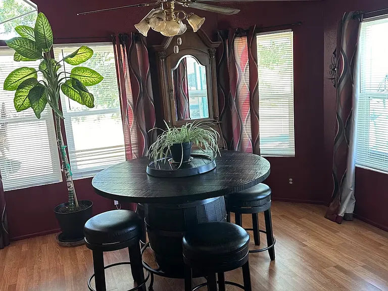 Melanie Ln — Photo 10