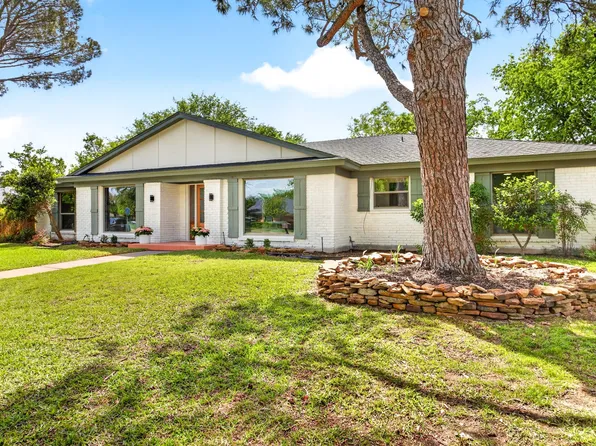 4316 Winding Way, Benbrook, TX 76126