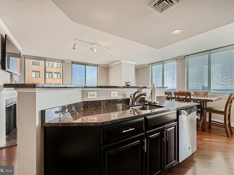 414 Water St #2302 — Photo 8