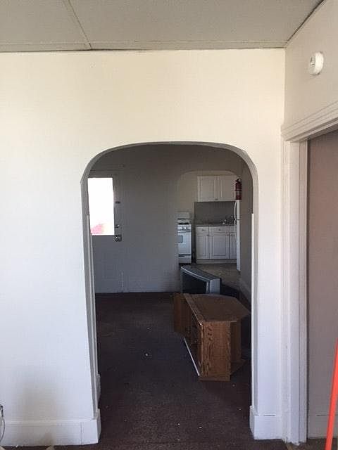 2nd image of 1120 Elm St APT 2