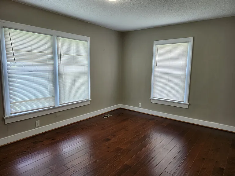105 Alpine Dr — Photo 12
