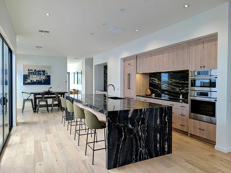 1730 E Winchcomb Dr — Photo 1
