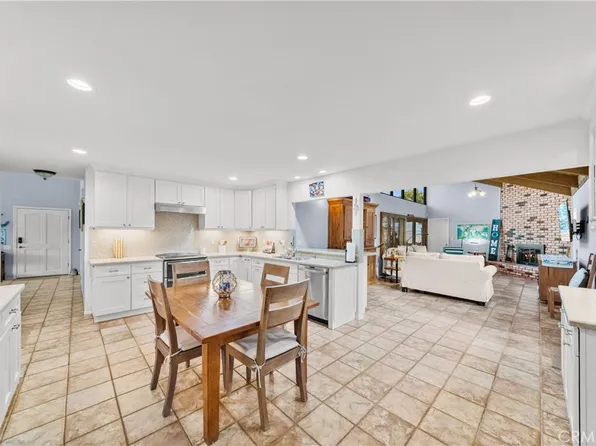 8381 Boothbay Cir, Huntington Beach, CA 92646